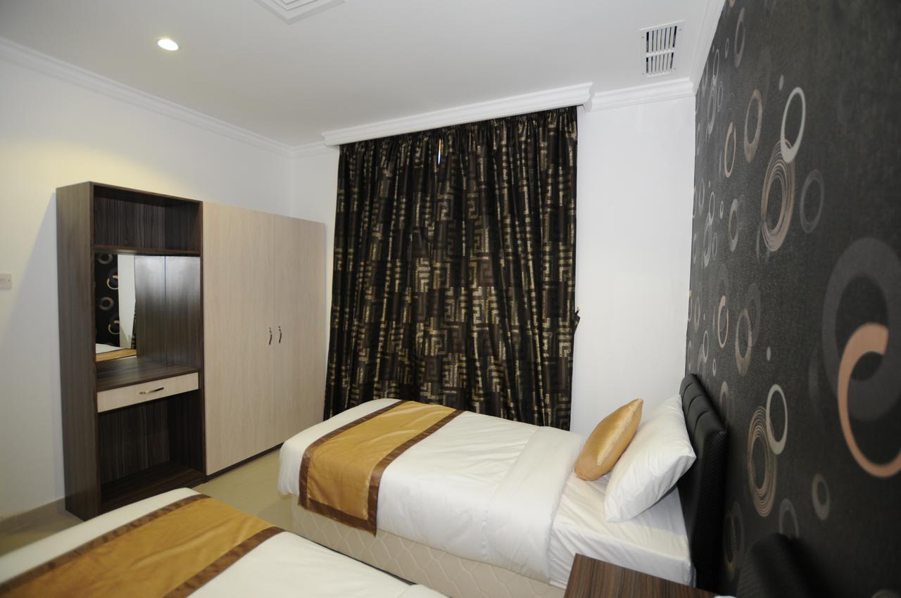 Al Muhanna Plaza Luxury Apartments Kuwait City Exterior foto